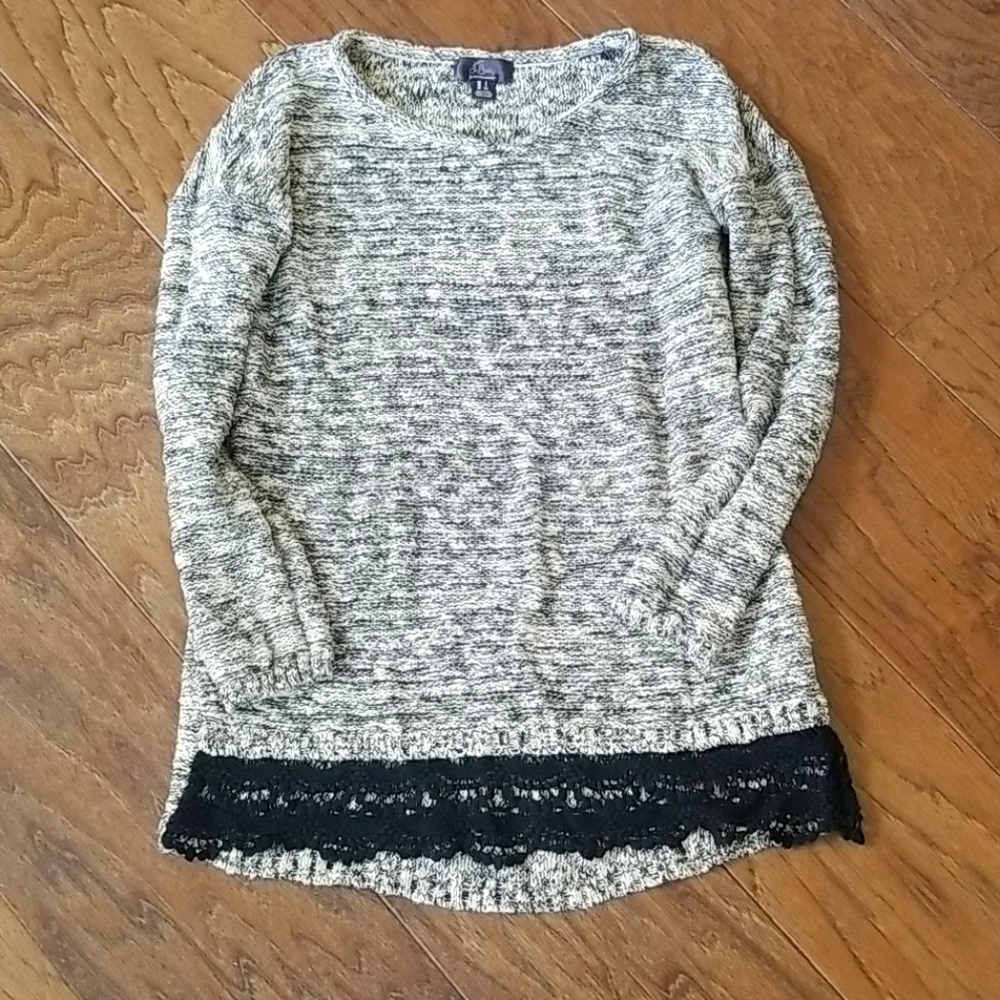 Lace-trim maternity sweater
